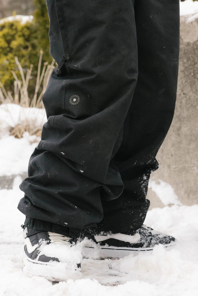OUTLINE SHELL PANT